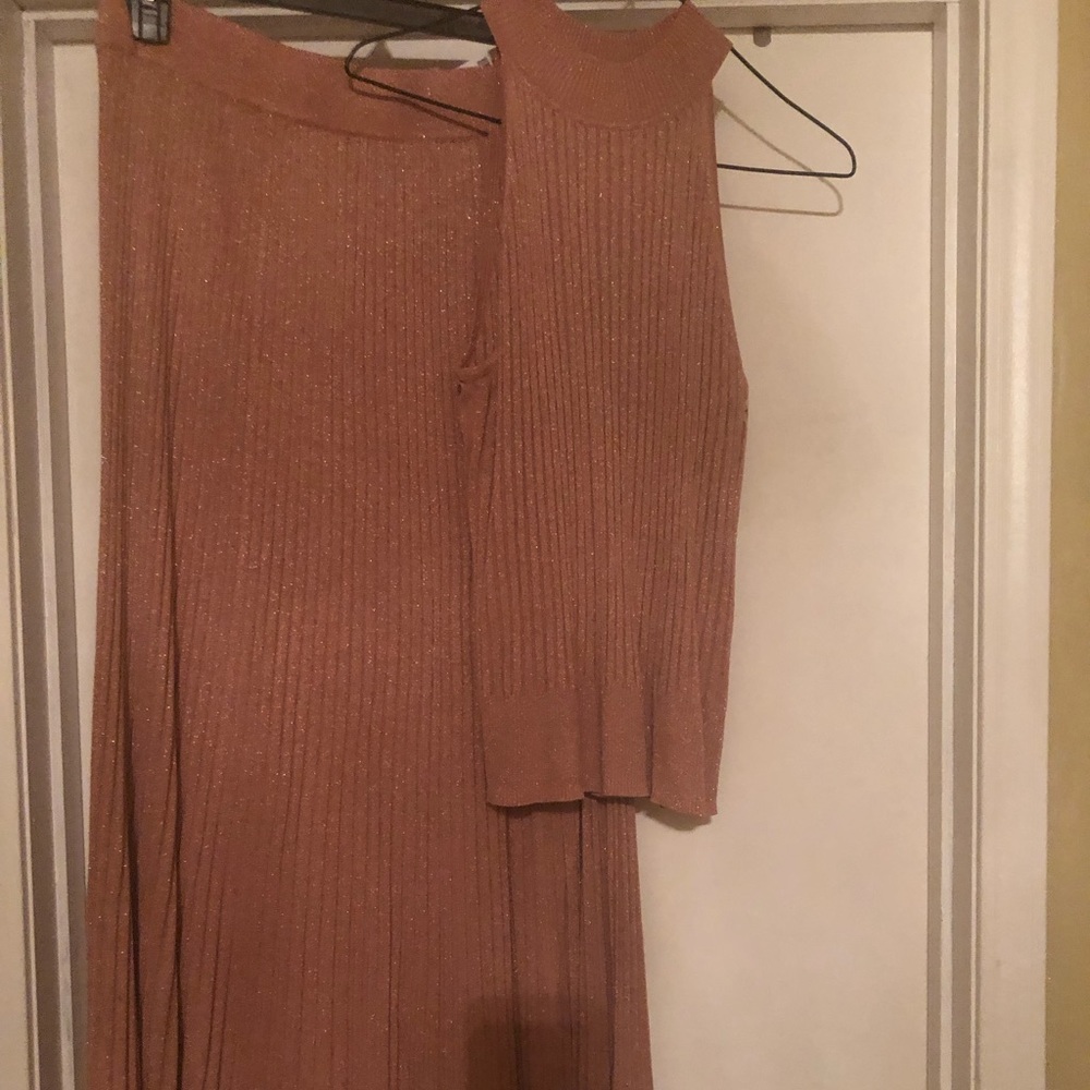 Pretty sparkly pink skirt with the matching top!